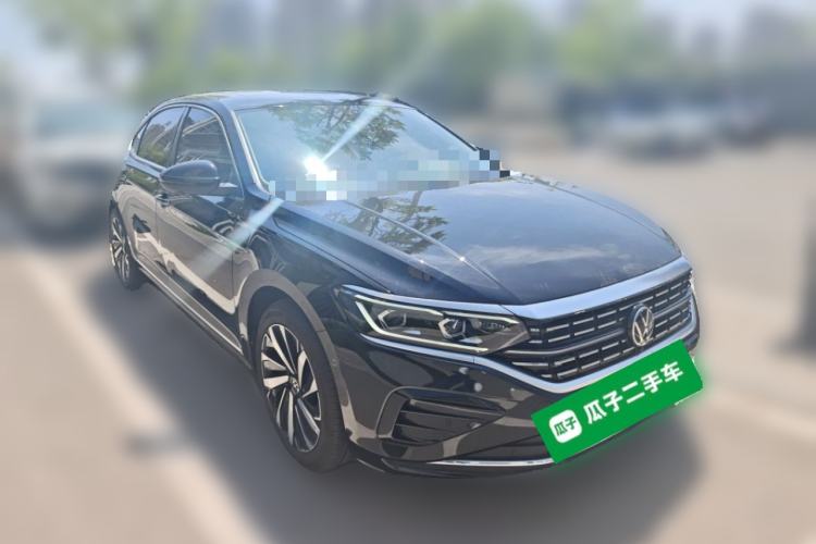 Used Volkswagen Passat 2023 Facelift 330TSI Luxury Edition Front Right 45 Deg
