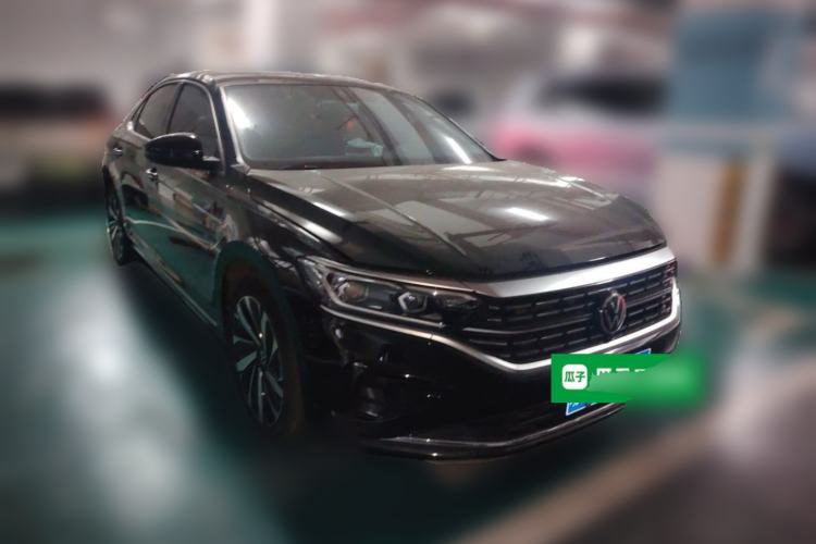 Used Volkswagen Passat 2023 Facelift 330TSI Luxury Edition Front Right 45 Deg