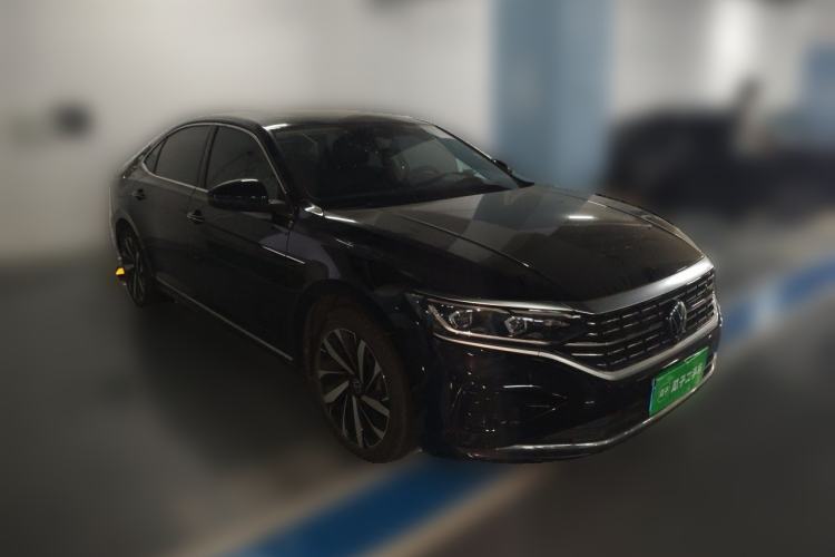 Used Volkswagen Passat 2023 Facelift 330TSI Luxury Edition Front Right 45 Deg