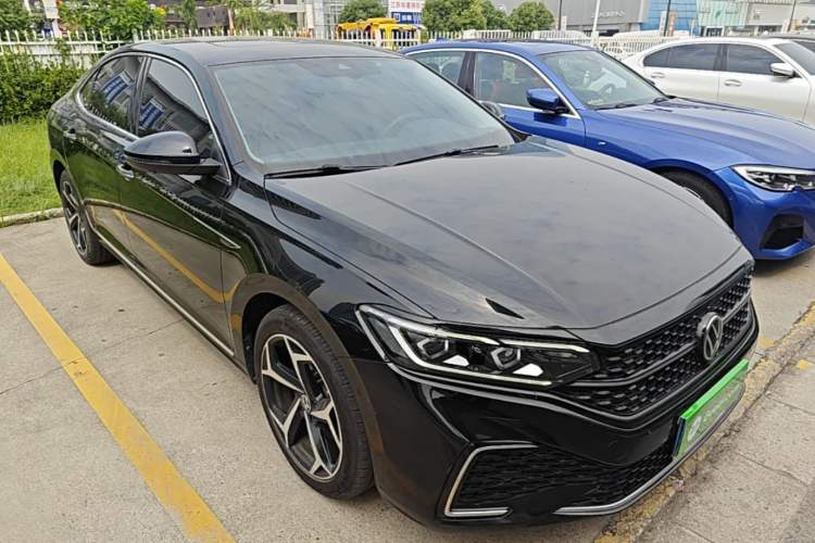 Used Volkswagen Passat 2023 Restyled 330TSI Starry Luxury Edition Front Right 45 Deg