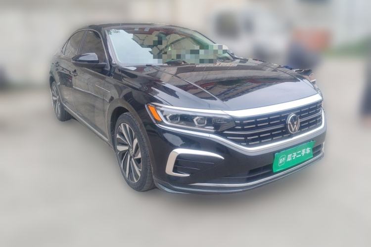Used Volkswagen Passat 2023 Facelift 330TSI Luxury Edition Front Right 45 Deg