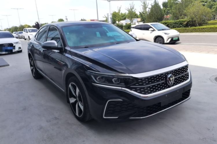 Used Volkswagen Passat 2023 Restyled 330TSI Starry Luxury Edition Front Right 45 Deg