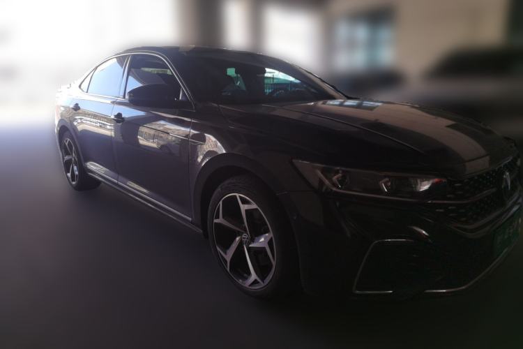 Used Volkswagen Passat 2023 330TSI Elite Edition Front Right 45 Deg