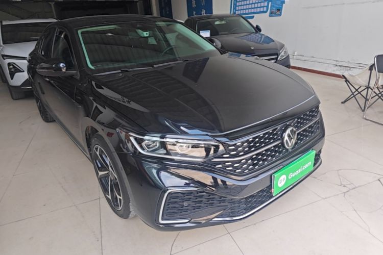 Used Volkswagen Passat 2023 Restyled 330TSI Starry Luxury Edition Front Right 45 Deg