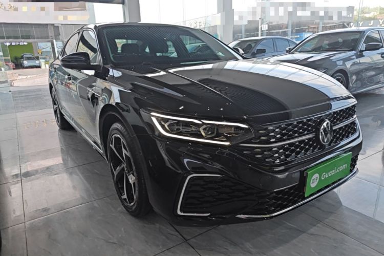 Used Volkswagen Passat 2023 Restyled 330TSI Starry Luxury Edition Front Right 45 Deg