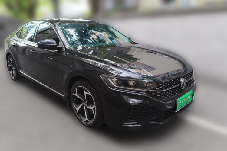 Used Volkswagen Passat 2023 330TSI Starry Elite Edition Front Right 45 Deg