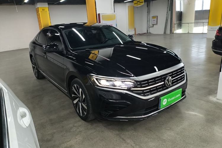 Used Volkswagen Passat 2023 Facelift 330TSI Luxury Edition Front Right 45 Deg