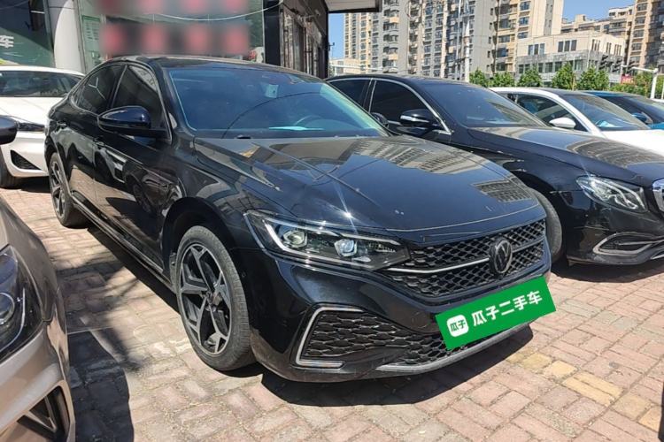 Used Volkswagen Passat 2023 Restyled 330TSI Starry Luxury Edition Front Right 45 Deg