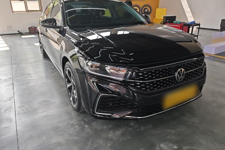 Used Volkswagen Passat 2023 Revised 330TSI Starry Elite Edition Front Right 45 Deg