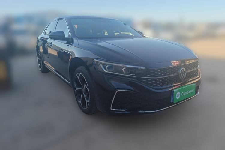 Used Volkswagen Passat 2023 Restyled 330TSI Starry Luxury Edition Front Right 45 Deg