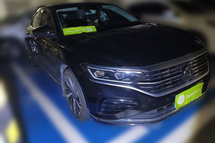 Used Volkswagen Passat 2023 Facelift 330TSI Luxury Edition Front Right 45 Deg