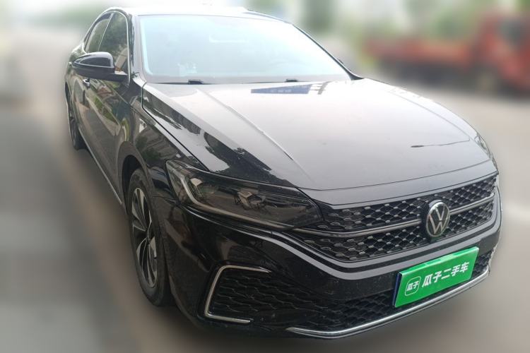 Used Volkswagen Passat 2023 330TSI Starry Elite Edition Front Right 45 Deg