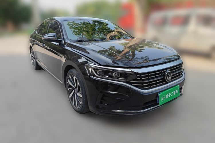 Used Volkswagen Passat 2023 Facelift 330TSI Luxury Edition Front Right 45 Deg