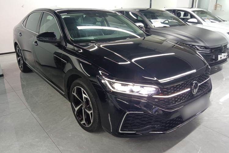 Used Volkswagen Passat 2023 Restyled 330TSI Starry Luxury Edition Front Right 45 Deg