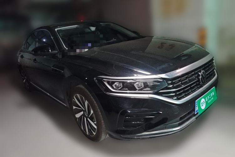 Used Volkswagen Passat 2023 330TSI Luxury Edition Front Right 45 Deg