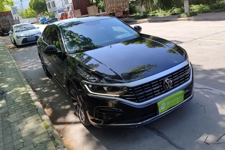 Used Volkswagen Passat 2023 330TSI Elite Edition Front Right 45 Deg