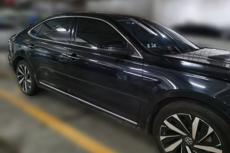 Used Volkswagen Passat 2023 Facelift 330TSI Luxury Edition Front Right 45 Deg