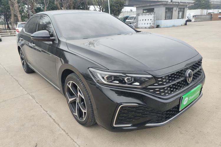 Used Volkswagen Passat 2023 Restyled 330TSI Starry Luxury Edition Front Right 45 Deg