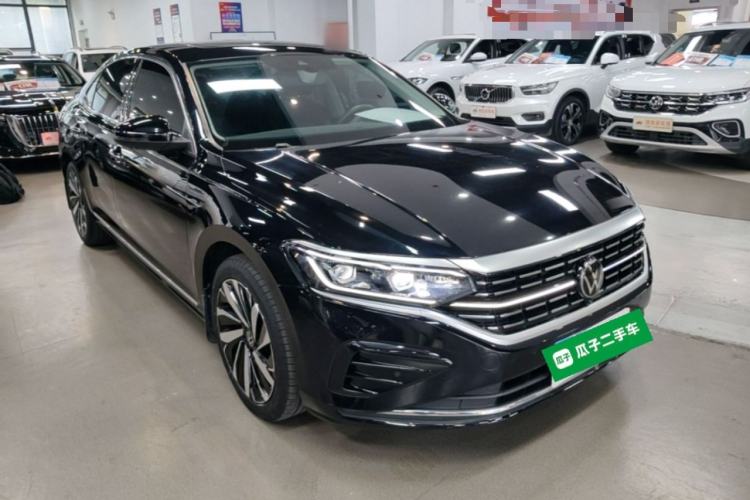 Used Volkswagen Passat 2023 Revised 380TSI Luxury Edition Front Right 45 Deg