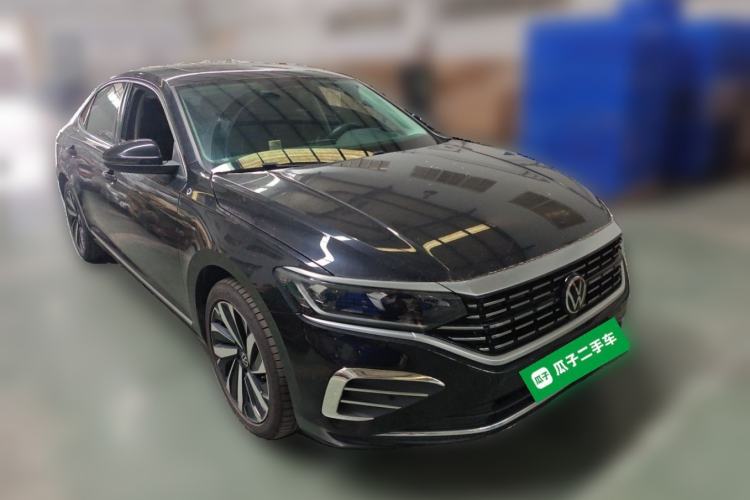 Used Volkswagen Passat 2023 Revised 380TSI Luxury Edition Front Right 45 Deg