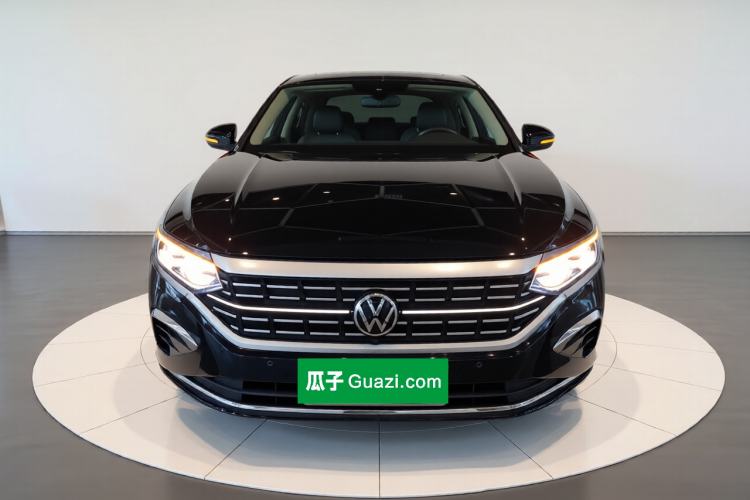 Used Volkswagen Passat 2023 Facelift 330TSI Luxury Edition Front