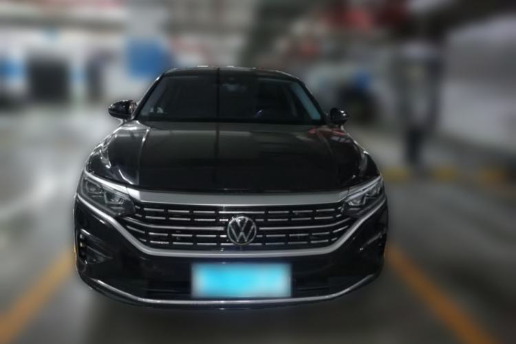 Used Volkswagen Passat 2023 Facelift 330TSI Luxury Edition Front