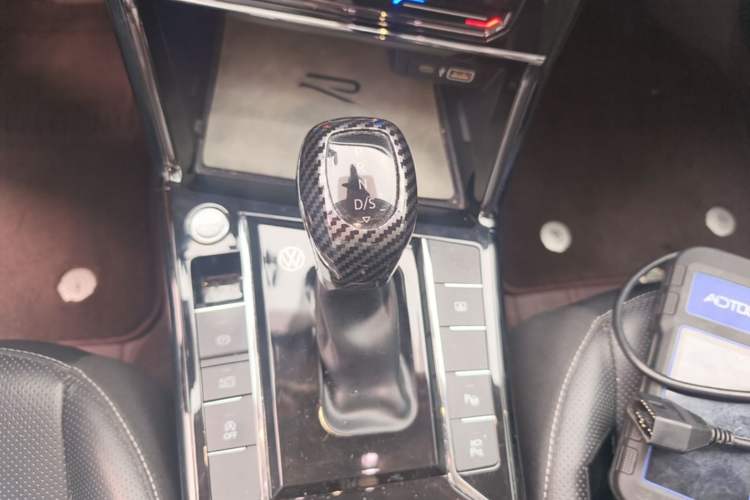 Used Volkswagen Passat 2023 Facelift 330TSI Prestige Edition Gear Lever