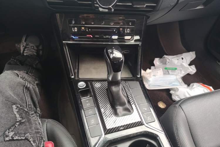 Used Volkswagen Passat 2023 Restyled 330TSI Starry Luxury Edition Gear Lever