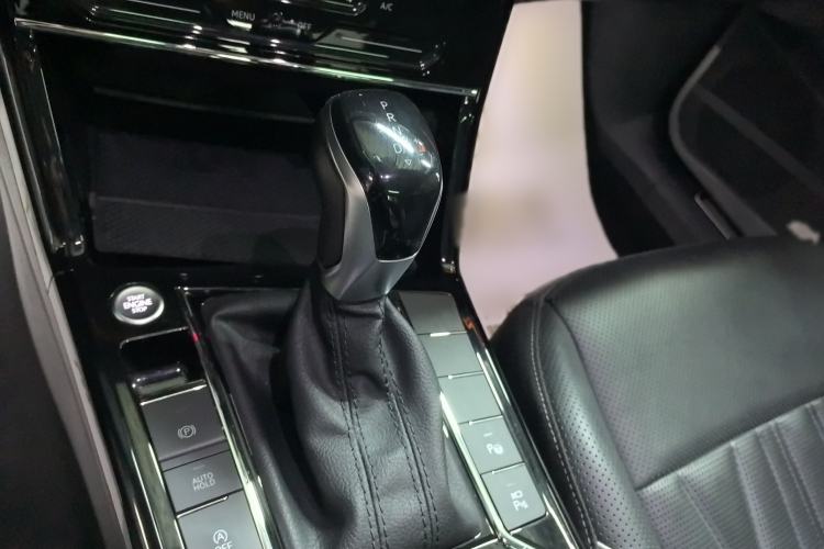 Used Volkswagen Passat 2023 Restyled 330TSI Starry Luxury Edition Gear Lever