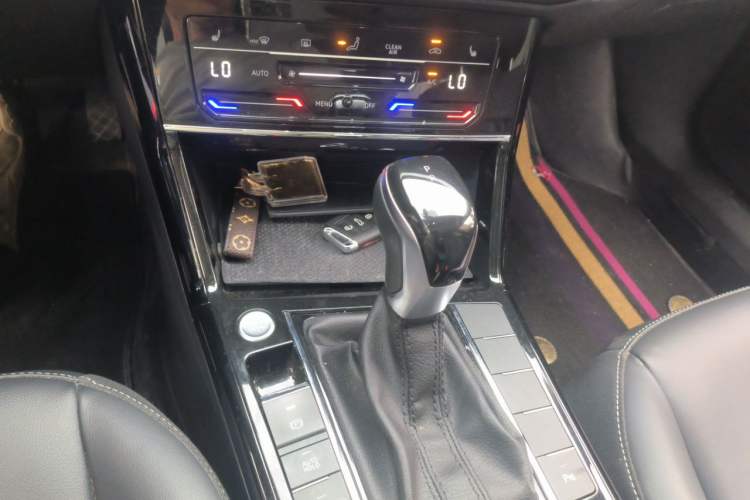 Used Volkswagen Passat 2023 Revised 330TSI Elite Edition Gear Lever
