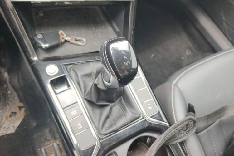 Used Volkswagen Passat 2023 Revised 330TSI Elite Edition Gear Lever