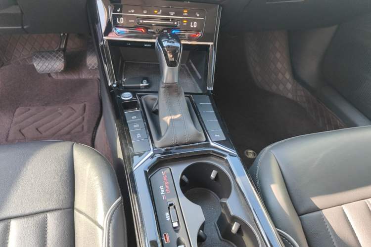 Used Volkswagen Passat 2023 330TSI Elite Edition Gear Lever