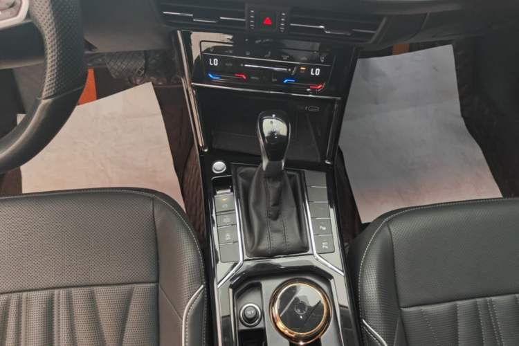 Used Volkswagen Passat 2023 Restyled 330TSI Starry Luxury Edition Gear Lever