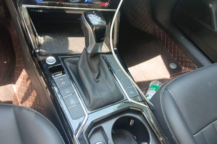 Used Volkswagen Passat 2023 Revised 330TSI Elite Edition Gear Lever