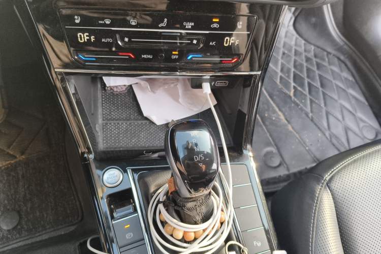 Used Volkswagen Passat 2023 Restyled 330TSI Starry Luxury Edition Gear Lever