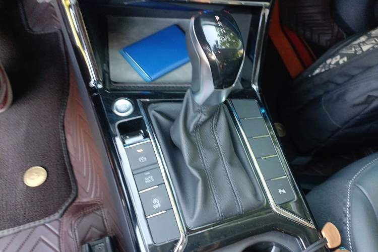 Used Volkswagen Passat 2023 330TSI Elite Edition Gear Lever