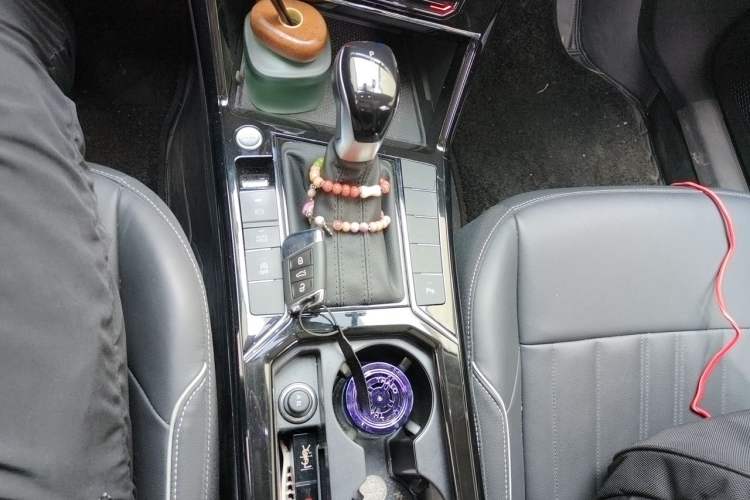 Used Volkswagen Passat 2023 Revised 330TSI Elite Edition Gear Lever