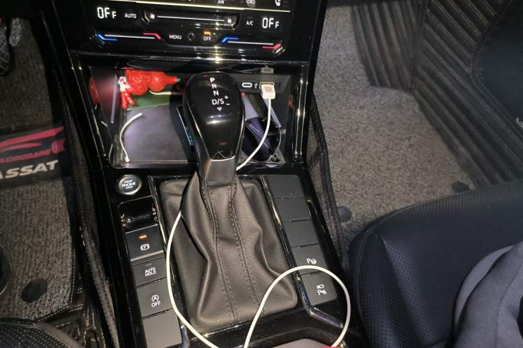 Used Volkswagen Passat 2023 380TSI Luxury Edition Gear Lever