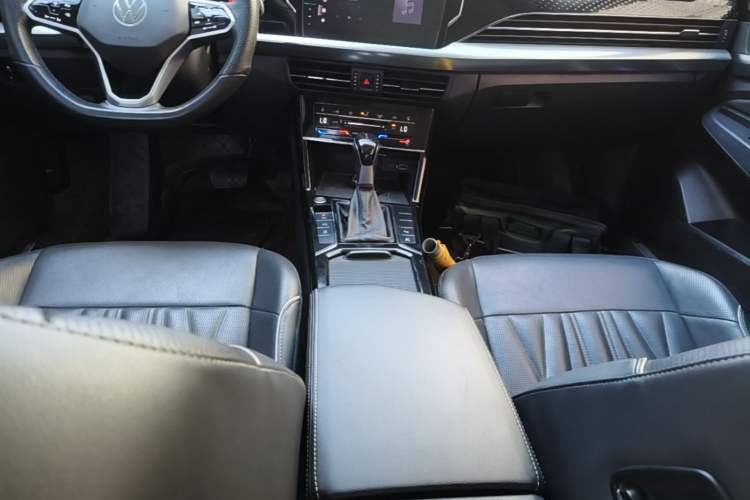 Used Volkswagen Passat 2023 Restyled 330TSI Starry Luxury Edition Gear Lever