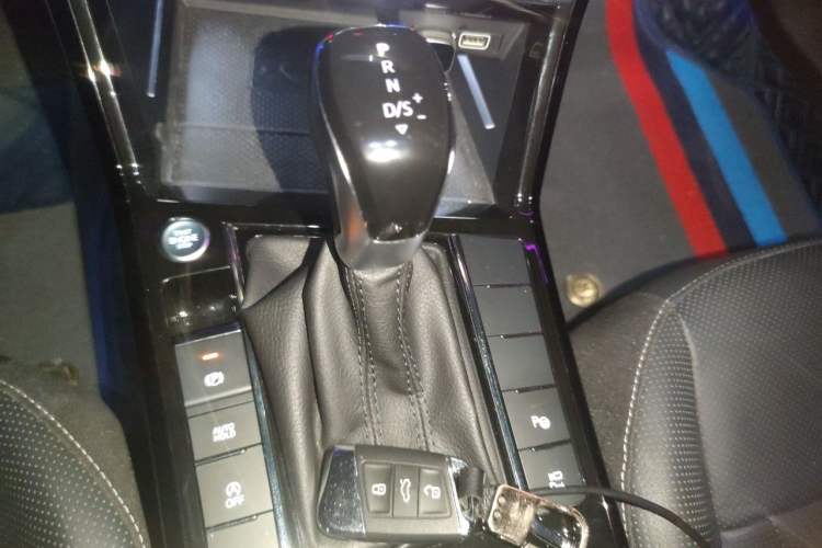 Used Volkswagen Passat 2023 Facelift 330TSI Luxury Edition Gear Lever