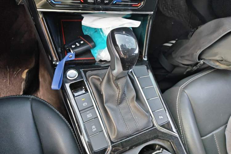 Used Volkswagen Passat 2023 330TSI Starry Elite Edition Gear Lever
