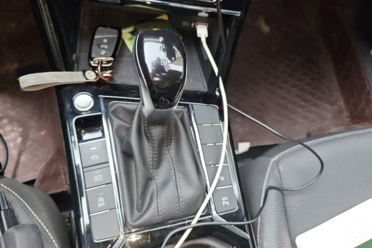 Used Volkswagen Passat 2023 Revised 380TSI Luxury Edition Gear Lever