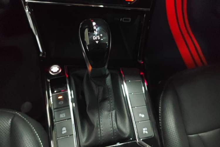 Used Volkswagen Passat 2023 Restyled 330TSI Starry Luxury Edition Gear Lever