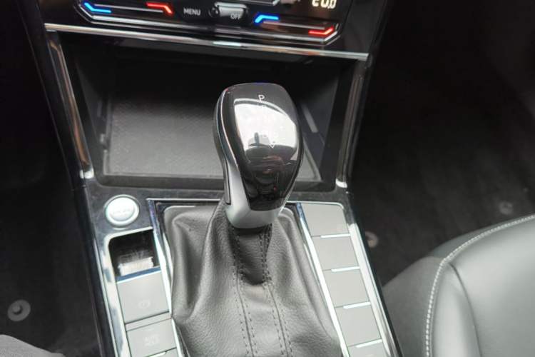 Used Volkswagen Passat 2023 330TSI Elite Edition Gear Lever