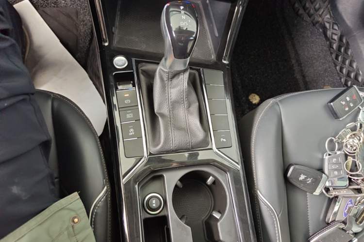 Used Volkswagen Passat 2023 330TSI Elite Edition Gear Lever