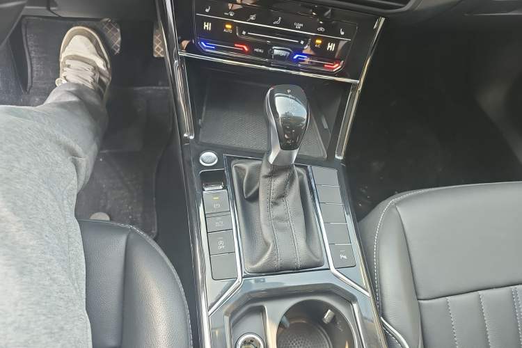 Used Volkswagen Passat 2023 Revised 330TSI Elite Edition Gear Lever