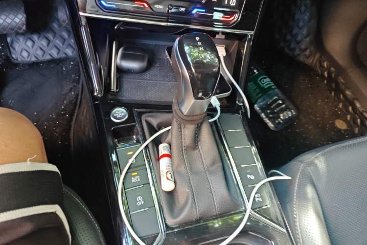 Used Volkswagen Passat 2023 Facelift 330TSI Luxury Edition Gear Lever