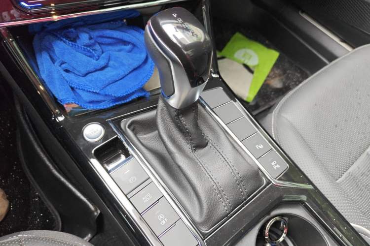 Used Volkswagen Passat 2023 Restyled 330TSI Starry Luxury Edition Gear Lever
