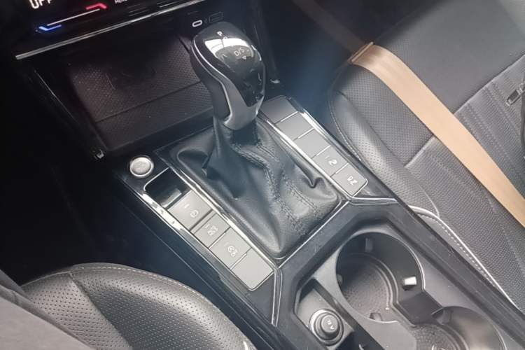 Used Volkswagen Passat 2023 Restyled 330TSI Starry Luxury Edition Gear Lever