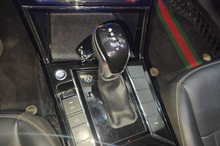 Used Volkswagen Passat 2023 Revised 330TSI Elite Edition Gear Lever